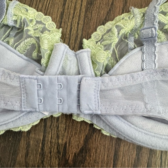 Victoria’s Secret Miracle Bra embroidered lace underwire size 36C - Picture 4 of 6